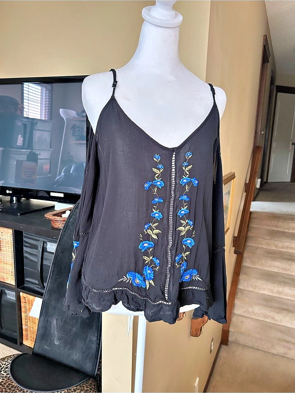American Eagle Outfitters Floral Embroidered Black Flowy/ festival/ Boho long sl